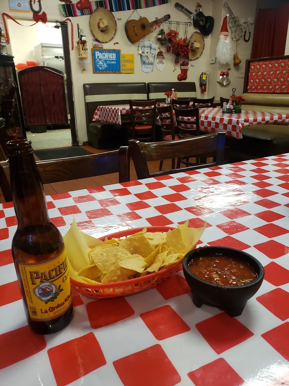 Modelo with Chips and Salsa